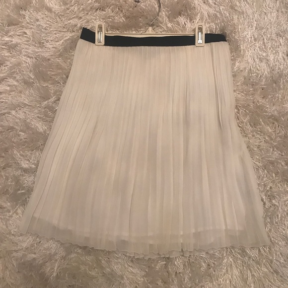 Black and white pleated skirt - Picture 4 of 5